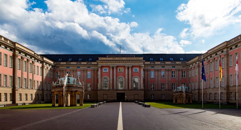 Landtagspräsidentin Britta Stark will mehr Lust auf Demokratie machen