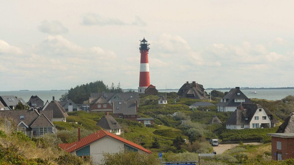 Neuer Sand für Sylt: Küstenschutzminister Goldschmidt informiert sich vor Ort über die Sandvorspülungen und nimmt an letzter Deichschau des Jahres teil